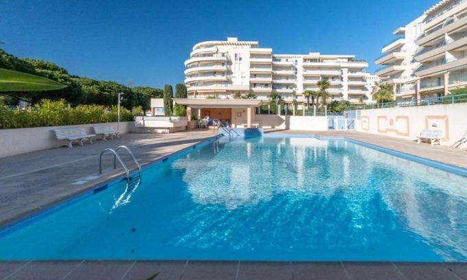 Frejus Plage Apartment | Comfortable Studio Cabin in Fréjus with Pool & Beach Access