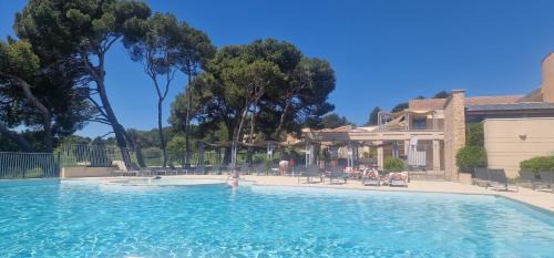 Saumane-de-Vaucluse Apartment | Golf View Apartment at L'Isle-Sur-La-Sorgue - Guest Rated 9.1
