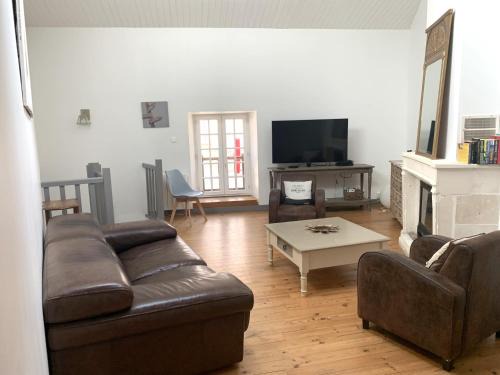 Saint-Martin-de-Re Apartment | Oceanfront Appartement Sully – Guest Rated 9.4/10