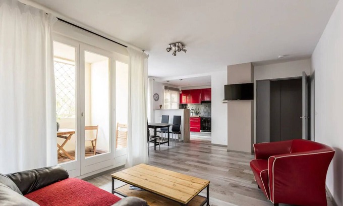 Antigone Apartment | Guest Rated 10/10: T2 Apartment in Antigone Center