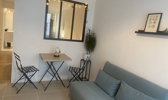 Etel Apartment | Modern Apartment with Terrace Near Beautiful Beaches
