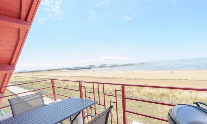 Port District Apartment | Seaside Appartement T2 with Balcony, Wifi & Parking