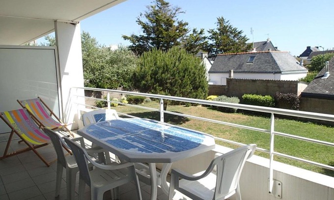 Etel Apartment | Modern T2 Apartment with Balcony, Steps from Beach & Port