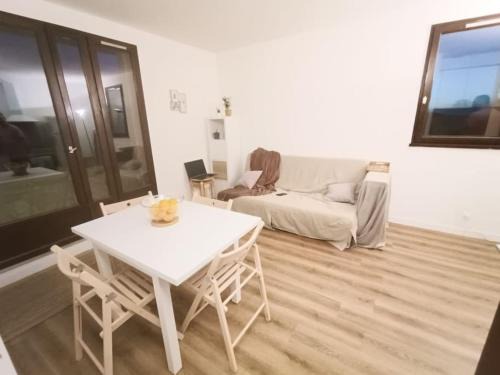 Le Penon Apartment | Oceanfront Appartement T2: Steps from the Beach