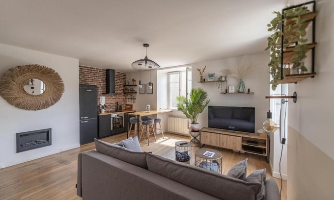 Quimper Apartment | Scenic Appartement T2 - Breathtaking Cathedral Views
