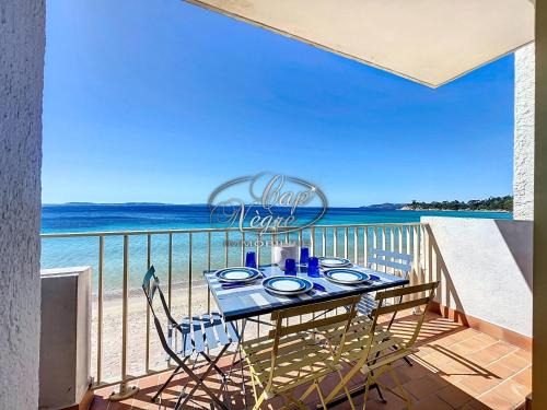 Cavaliere Beach Apartment | Appartement T2 vue mer, pieds dans l'eau avec accès direct à la plage de Cavalière - LE LAVANDOU