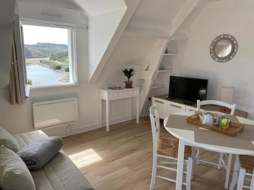 Sauzon Apartment | Seaside Appartement T2 in Sauzon with Private Terrace