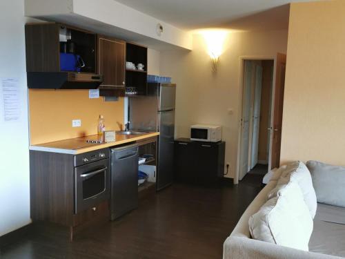 Jausiers Apartment | Family-Friendly Appartement Jausiers: Rated 10/10 with Pool