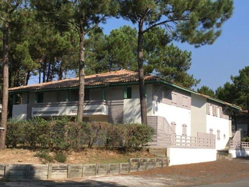 Moliets-et-Maa Apartment | Inviting Appartement T3 Cabin in Moliets-et-Maa with Pool