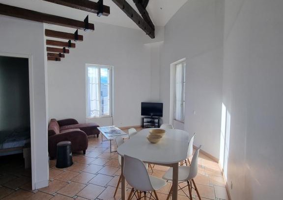 Faubourg Apartment | Guest Rated 10/10: Family-Friendly Apartments in Nîmes