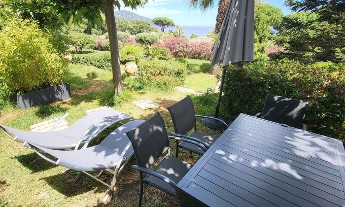 Le Lavandou Apartment | Oceanfront Appartement T3: 10/10 Rated Near the Beach