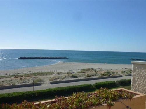 Le Barcares Apartment | Seaside 3-Bedroom Apartment with Panoramic Terrace