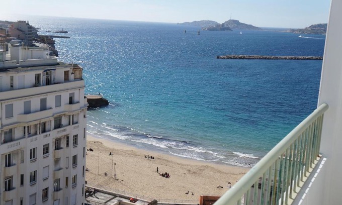 Le Pharo Apartment | Oceanfront Appartement T3 Pharo with Panoramic Views