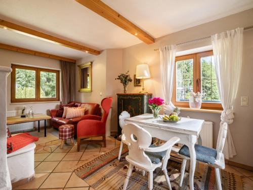 Kirchberg in Tirol Apartment | Inviting Appartement Teresa I: Pet-Friendly with Pool Access