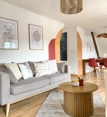 Travers Apartment | Modern Art-Themed Apartment with Family and Pet Amenities