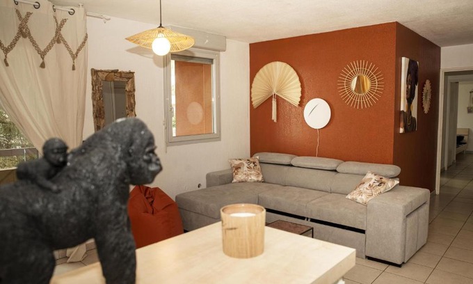 Toulouse North Apartment | Discover Toulouse: Poolside Apartment with Private Parking