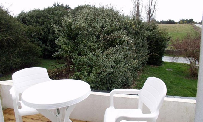 Le Palais Apartment | Cozy Appartement Le Palais for Two - Family-Friendly Stay