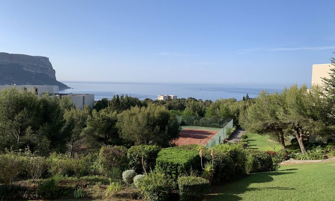 Cassis Apartment | Stunning Sea View Apartment with Pool, Wifi & Terrace