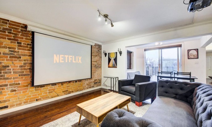 Saint Henri Apartment | Conveniently Located Apartment Near City Center & Amenities
