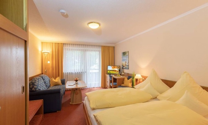 Safferstetten Apartment | Cozy Appartement Typ D with Balcony and Family Amenities