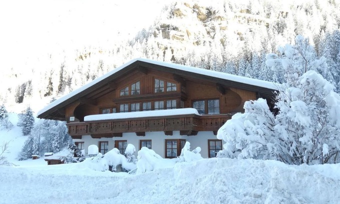 Sankt Leonhard im Pitztal Apartment | Cozy Appartement Viktoria with Kitchen Amenities Awaits You