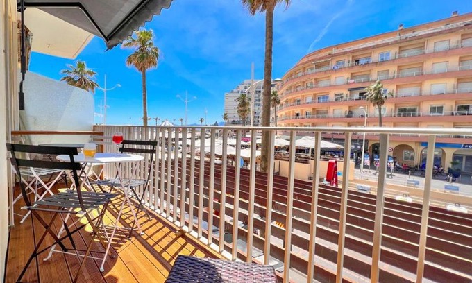 Mediterranee Apartment | Seaside Retreat with Ocean View & Private Parking