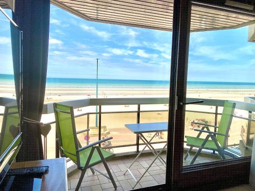 Bray-Dunes Apartment | Cozy Oceanfront Apartment with Breathtaking Sea Views