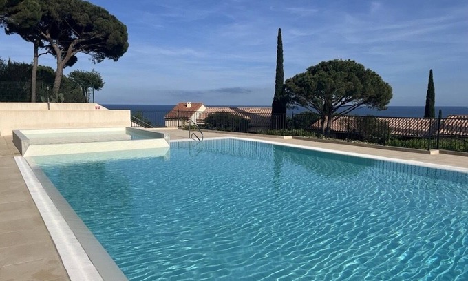Plage de la Garonnette Apartment | Seaside Apartment with Balcony - Ideal for Families
