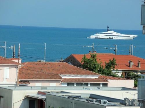 Plaine de la Brague Apartment | Seaside Apartment with Beach Access and Child-Friendly Amenities