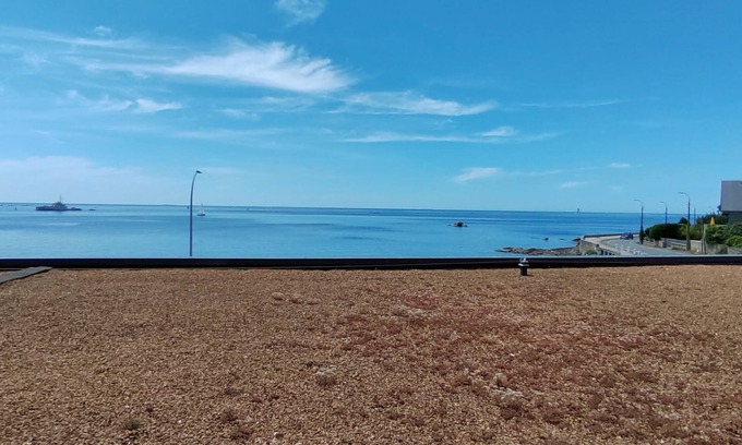 Kerherou Apartment | Seaside Apartment with Panoramic Views and Family Amenities