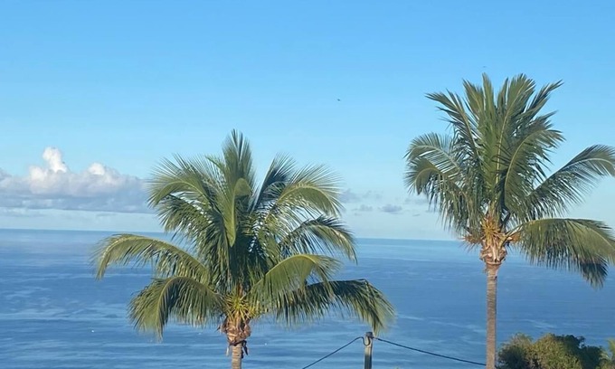 Les Avirons Apartment | Ocean View Apartment: Perfect for Family Escapes
