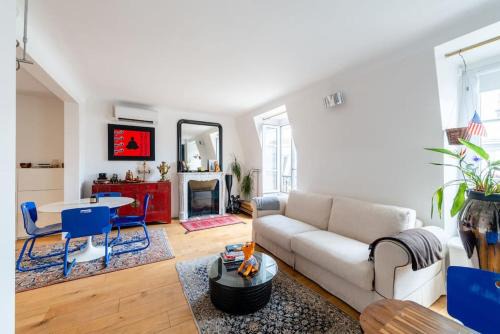 Chaillot Apartment | Elegant Apartment with Eiffel Tower Views & Family Friendly