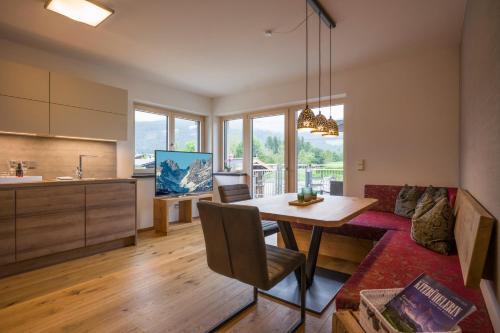 Ellmau Apartment | Deluxe Appartement Wilder Kaiser with Hot Tub & Breakfast