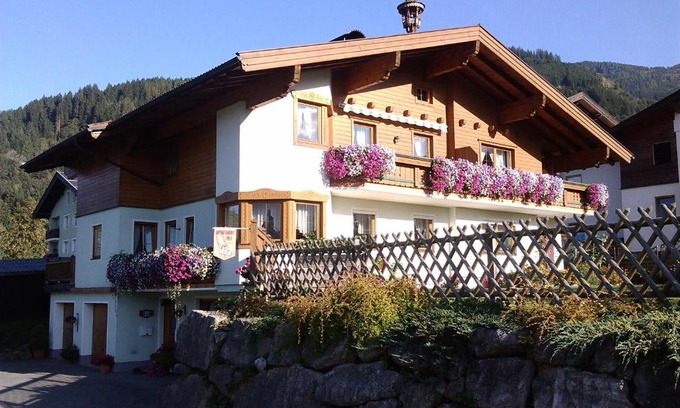 Kaprun Apartment | Guest Rated 9/10 at Appartementhaus Egger with Kitchen