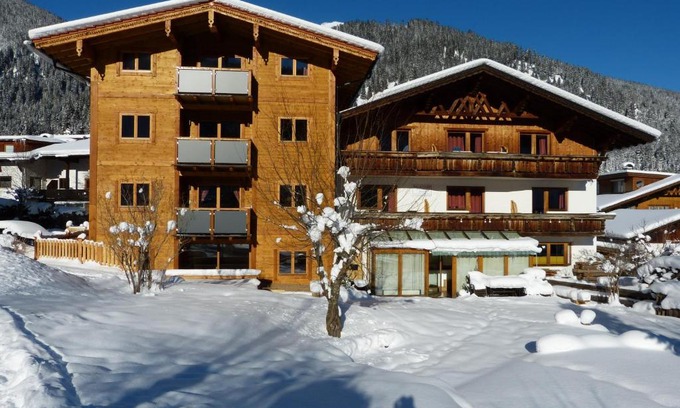Lermoos Apartment | Pet-Friendly Appartements Alpenland with Spa & Hot Tub
