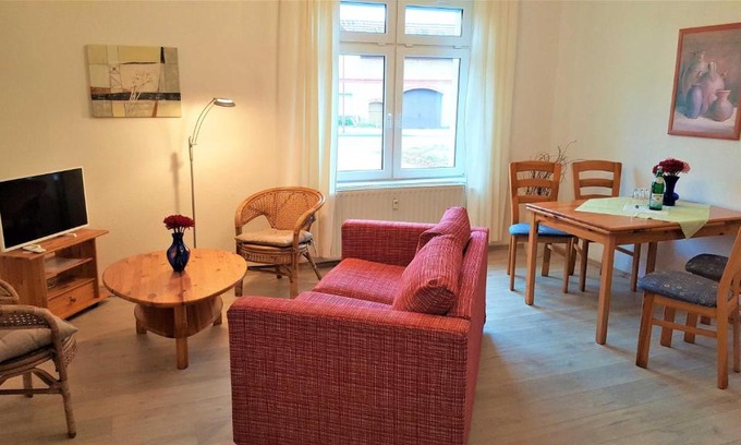 Freienhufen Apartment | Cozy Appartements am Dorfkrug with Breakfast & Kitchen