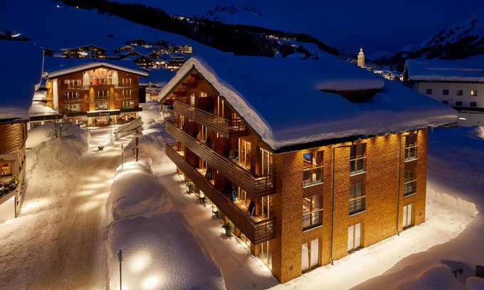 Lech am Arlberg Apartment | Discover Appartements Auriga: Pet-Friendly Retreat with Pool