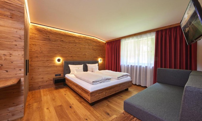 Oberammergau Apartment | Top-Rated Appartements Christiane Knöpfle with Breakfast