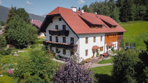 Mariapfarr Bed & Breakfast | Family-Friendly Comfort at Appartements Macheiner - 9.6/10