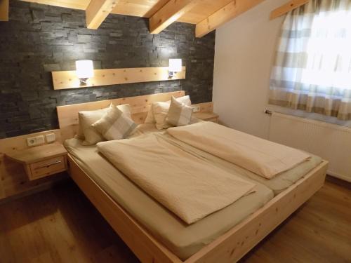Assling Apartment | Guest Favorite Appartements Obergollerhof with Hot Tub