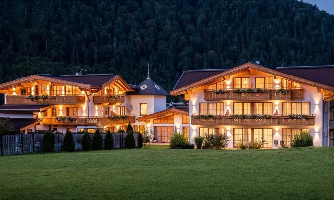 Pertisau Apartment | Family-Friendly Appartements Rosenhof with Pet Amenities