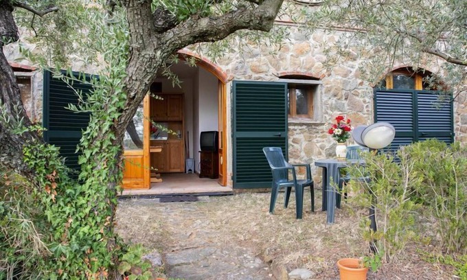Giugnano Apartment | Pet-Friendly Appartements Villa Morosi with Pool in Lamporecchio