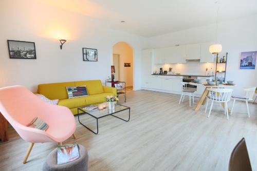 Burg auf Fehmarn Apartment | Elegant Appartements Villa Schwanenteich with Ocean Views