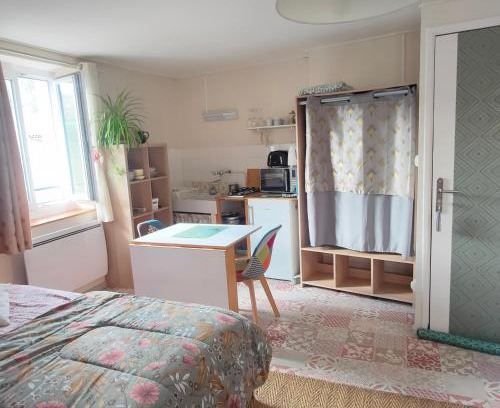Rennes-les-Bains Apartment | Welcoming Douce Reine: Perfect for Families and Pets