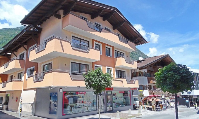 Mayrhofen Apartment | Cozy Appartements Windschnur - Akelei 3 with Wi-Fi & Spa
