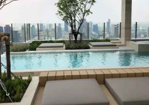 Khlong Kum Apartment | Modern 2-Bedroom Apartment with Pool & Hot Tub Access