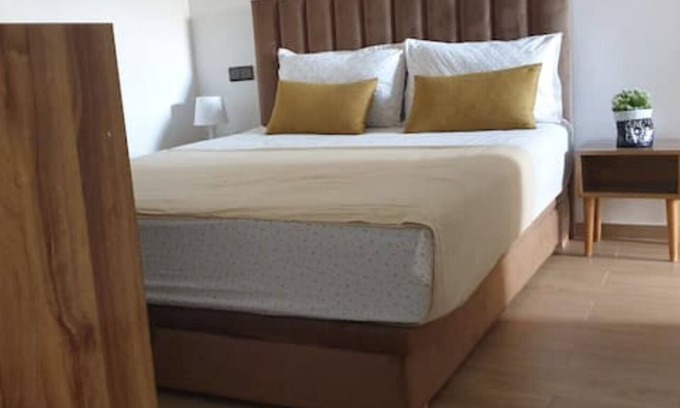 Assouel Apartment | Cozy Apartment Near Gueliz Train Station with Kitchen