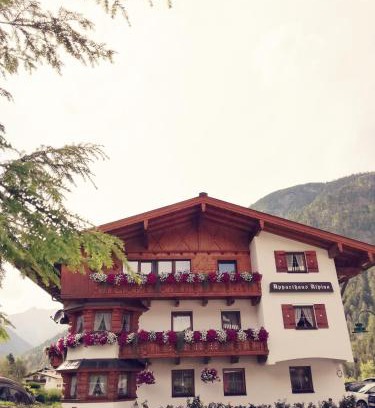 Pertisau Apartment | Pet-Friendly Apparthaus Alpina with Fireplace & Kids' Amenities