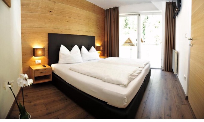 Sand in Taufers Apartment | Elegant Apparthotel Central: Pet-Friendly with Hot Tub
