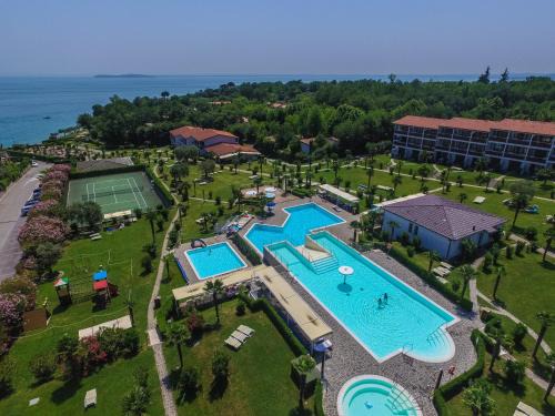 Solarolo Apartment | Experience Apparthotel San Sivino with Oceanfront Bliss